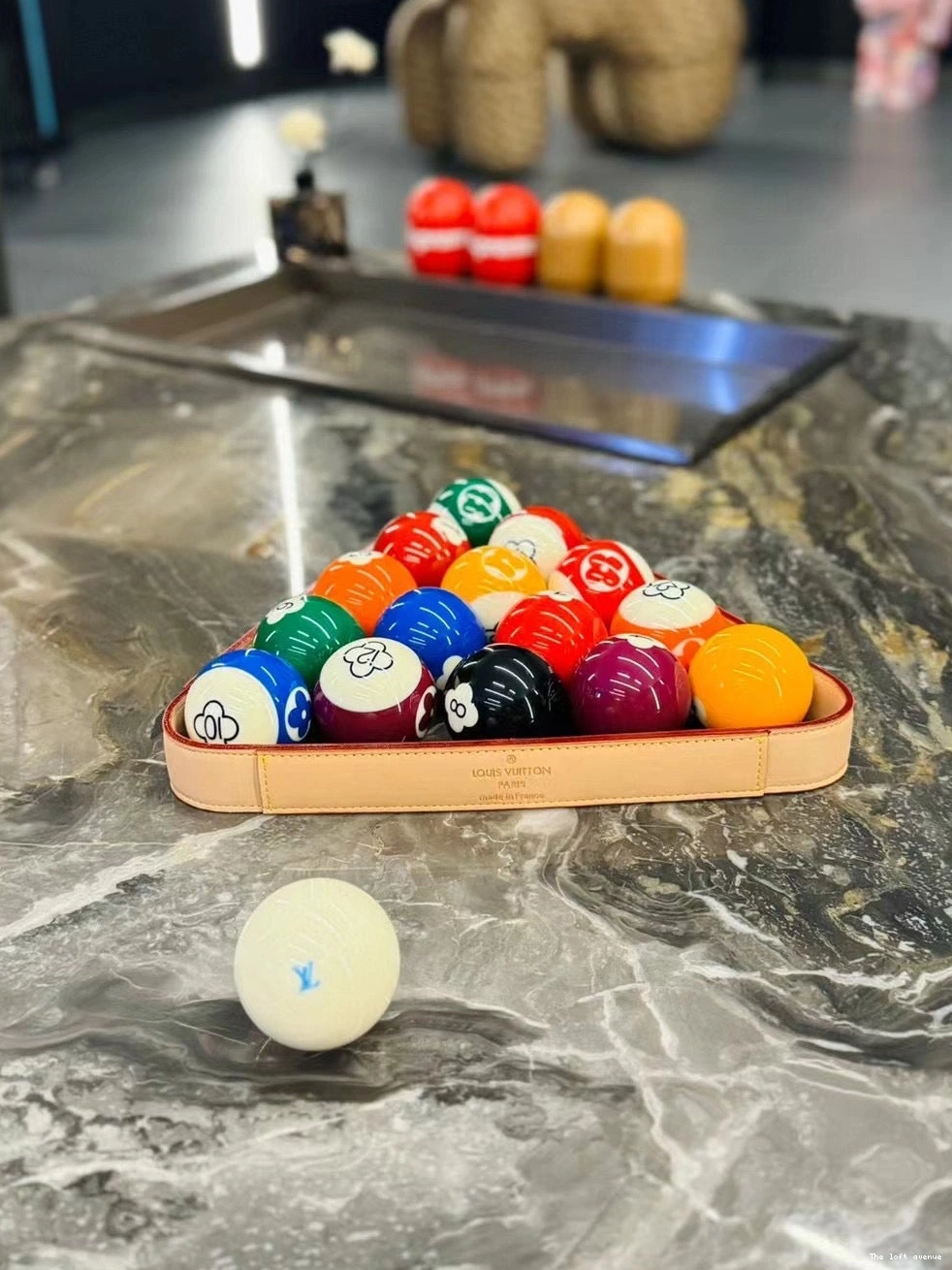 LV TABLE POOL SET 0712